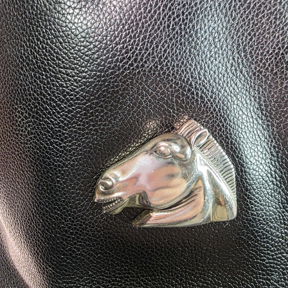 Stylish Black Leather Shoulder Bag with Silver Horse Detail - Picture 10 of 16